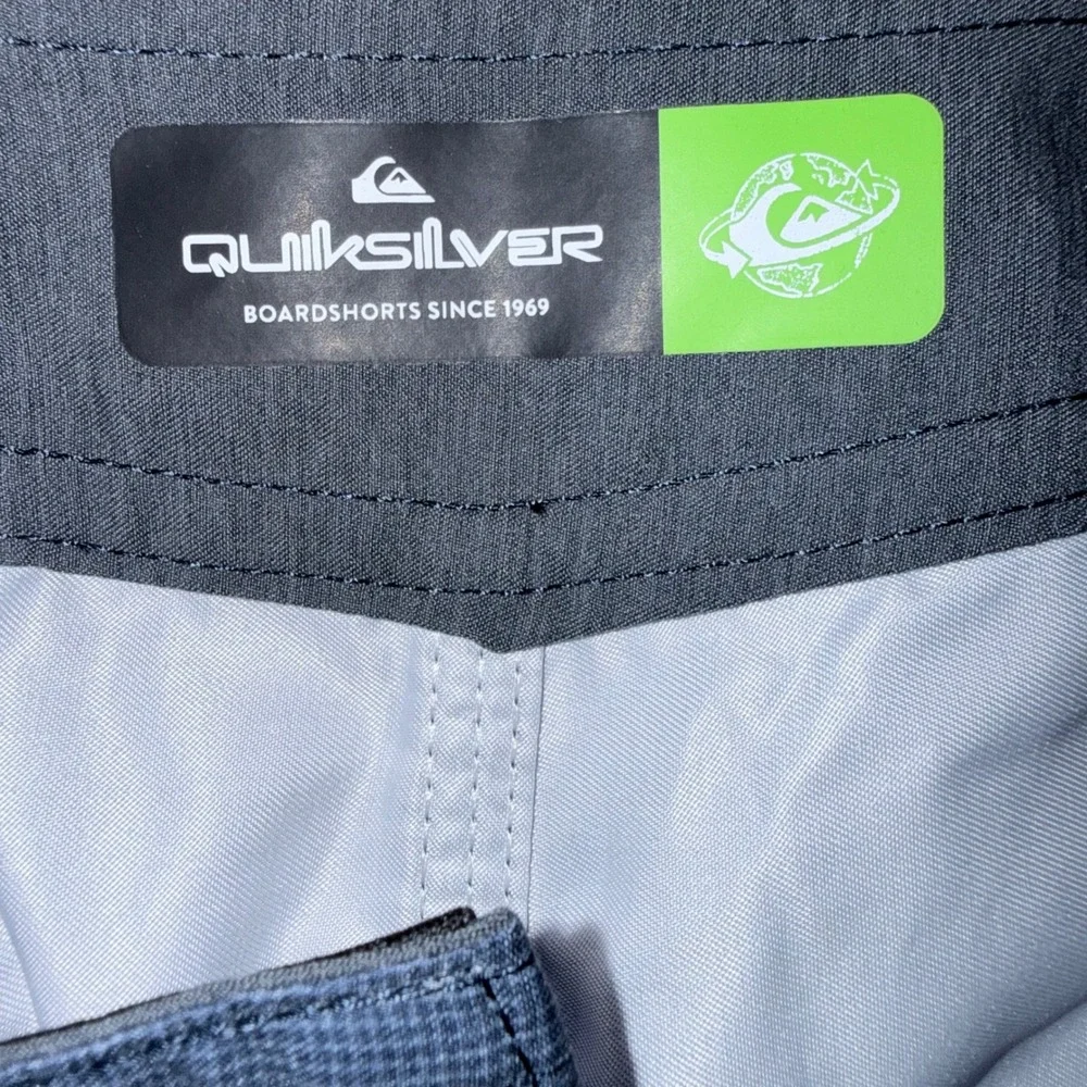 Quicksilver Boys 29 18 Blue Dry Flight Board Shorts NWT